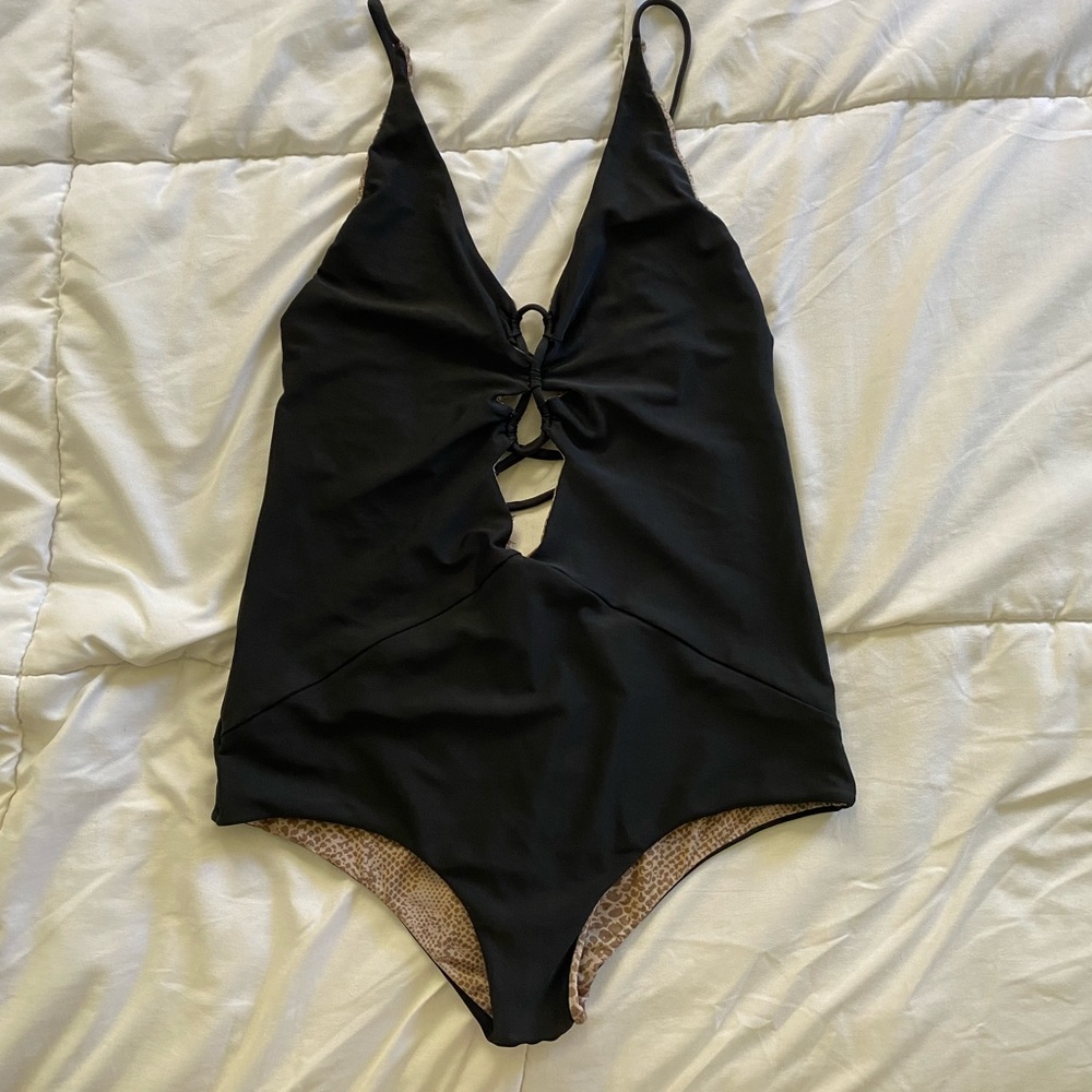 Acacia Kokomo in Black